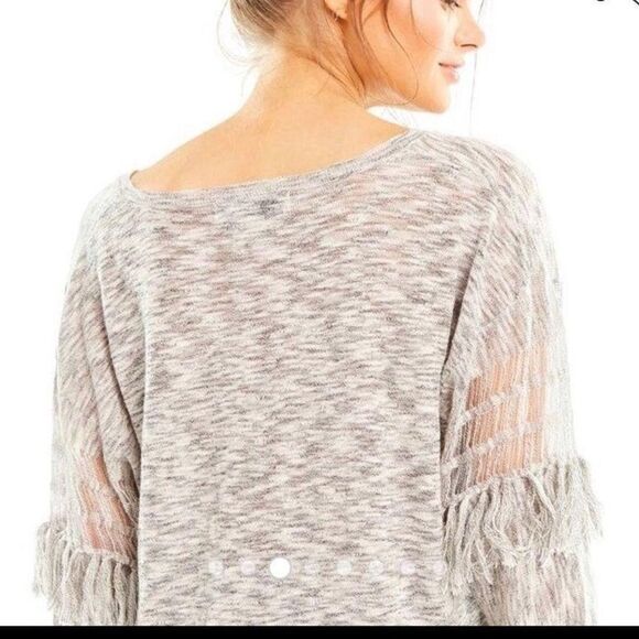 WILDFOX- heathered grey oversized cropped fringe sweater- size large - Picture 5 of 13